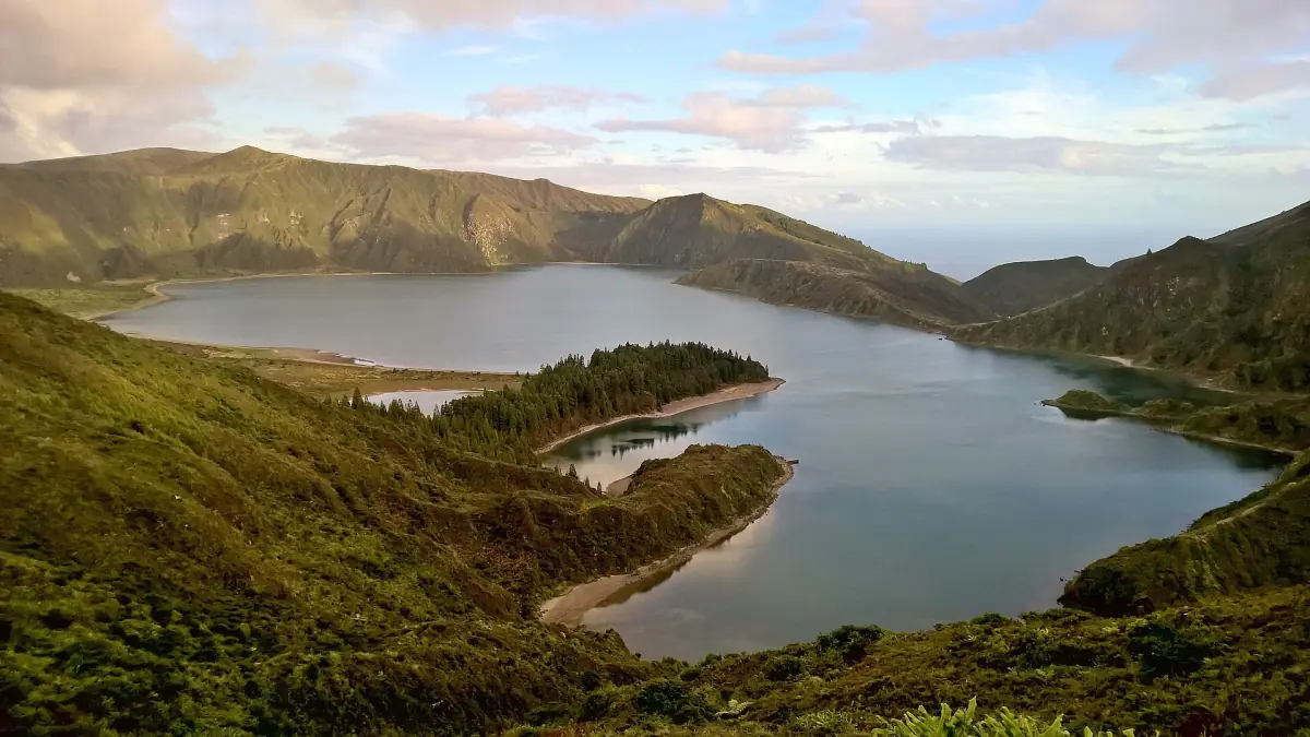Lagoa do Fogo crater lake surrounded by green slopes on São Miguel